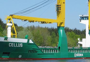 Das Schiff „Cellus“ auf einem Kanal
