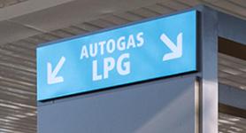 Autogas Aufschrift an einer Tankstelle
