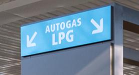 Autogas Aufschrift an einer Tankstelle
