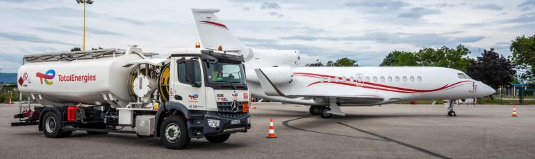 TotalEnergies-Tankwagen Flugkraftstoff am Flughafen