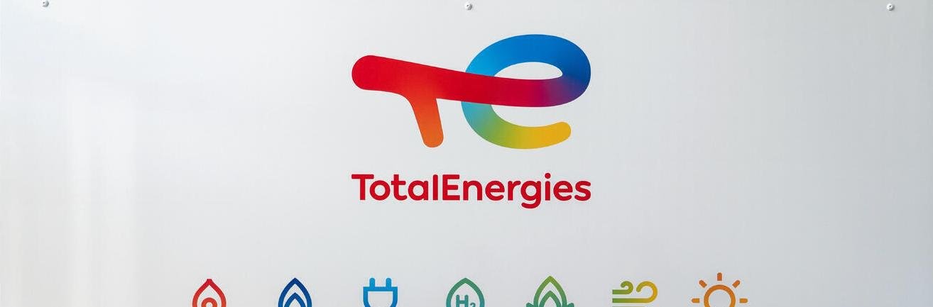 TotalEnergies Logo mit Energien